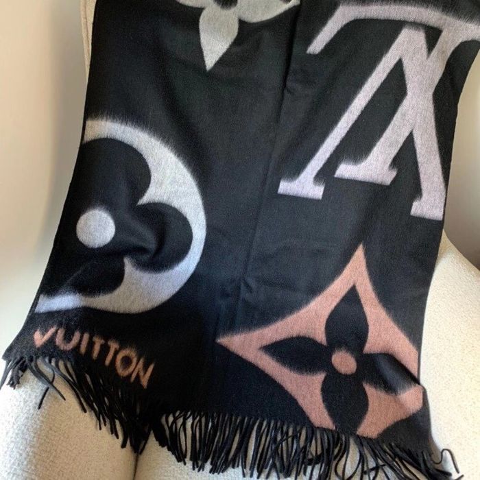 Louis Vuitton Scarf LV00061